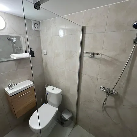 Iza-szondi Homes Apartment
