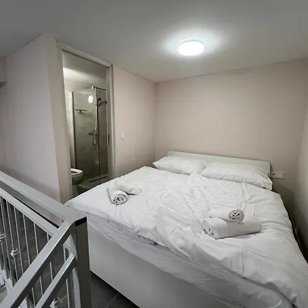 Iza-szondi Homes