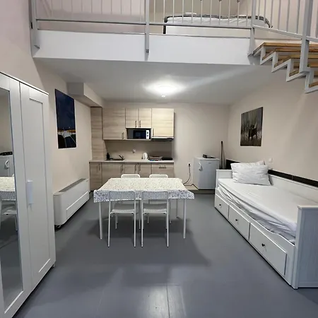 Iza - Szondi Homes Bed & Breakfast 3*