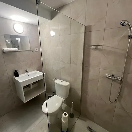 Iza - Szondi Homes 3*